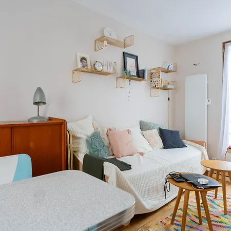 In Canal Saint Martin Apartment Paris