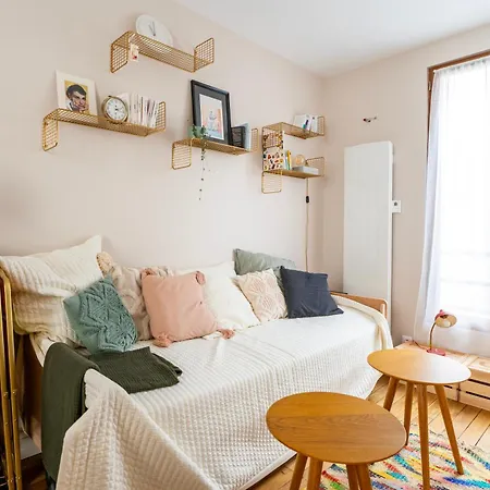 Apartment In Canal Saint Martin