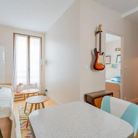 Apartment In Canal Saint Martin